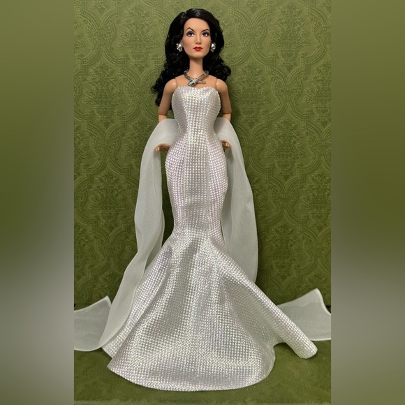 💎BARBIE MARIA FELIX DOLL SIGNATURE IN BEIGE DRESS AND SNAKE JEWELRY “CUSTOM” 💄 - Picture 1 of 10